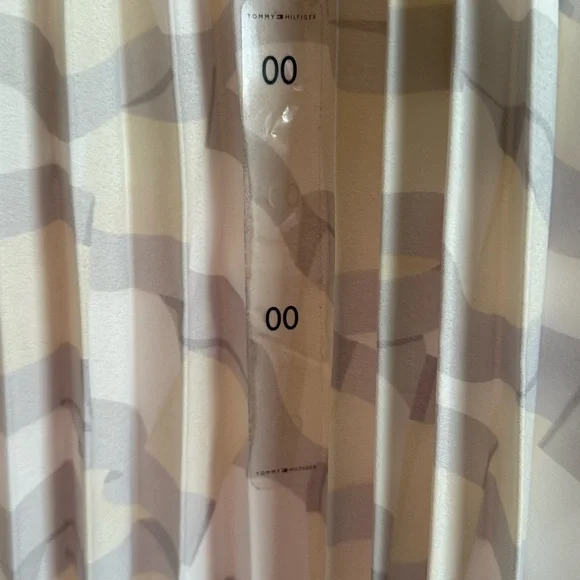 Tommy Hilfiger Adaptive Chiffon Pleated Skirt. Size XS - Picture 4 of 9